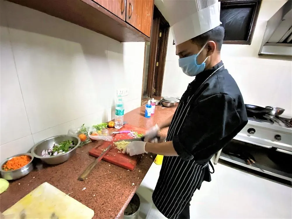 *** Guest house Tavisha Villa Golf Course Mg Road Gurgaon India