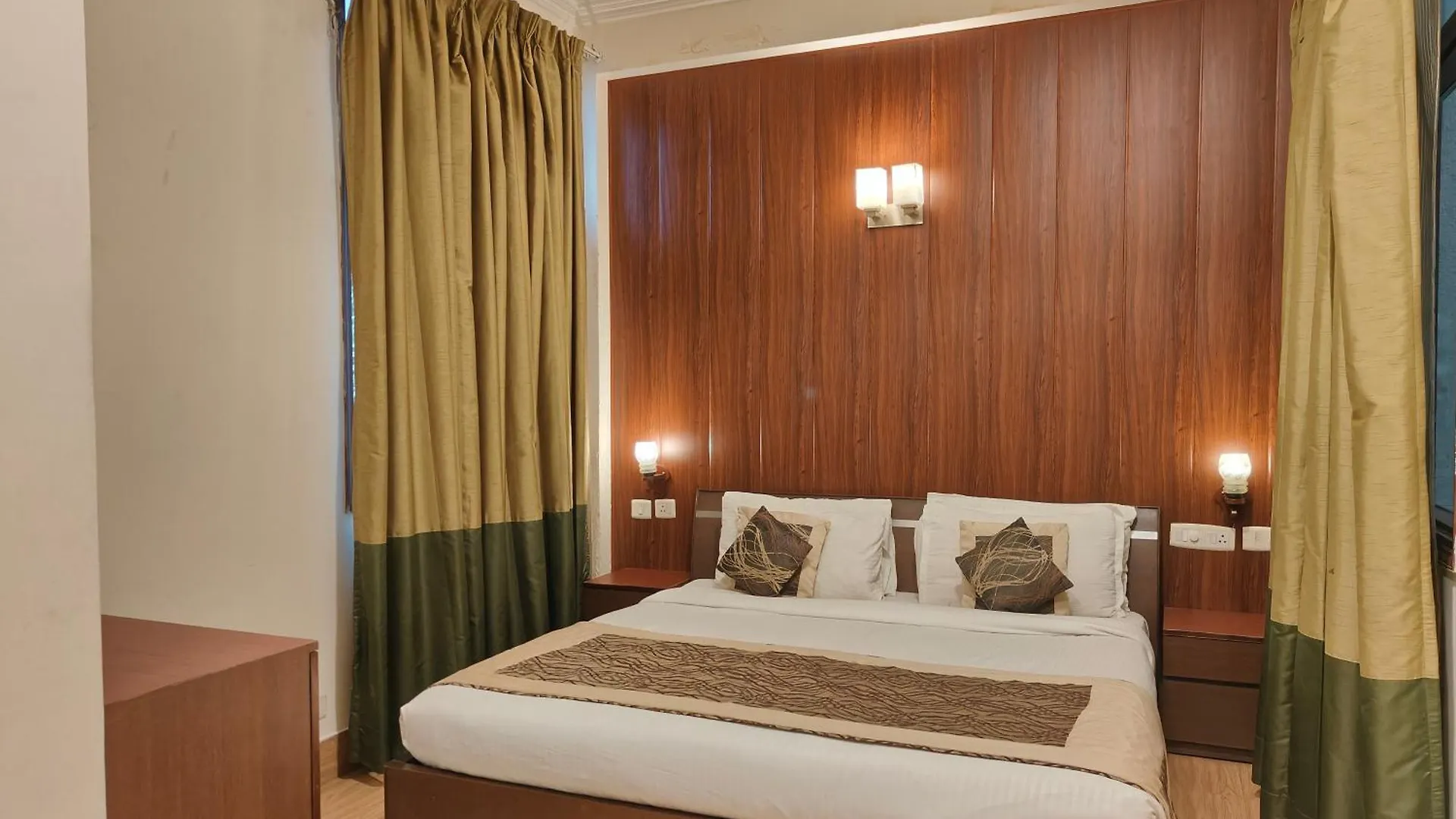 Guest house Tavisha Villa Golf Course Mg Road Gurgaon