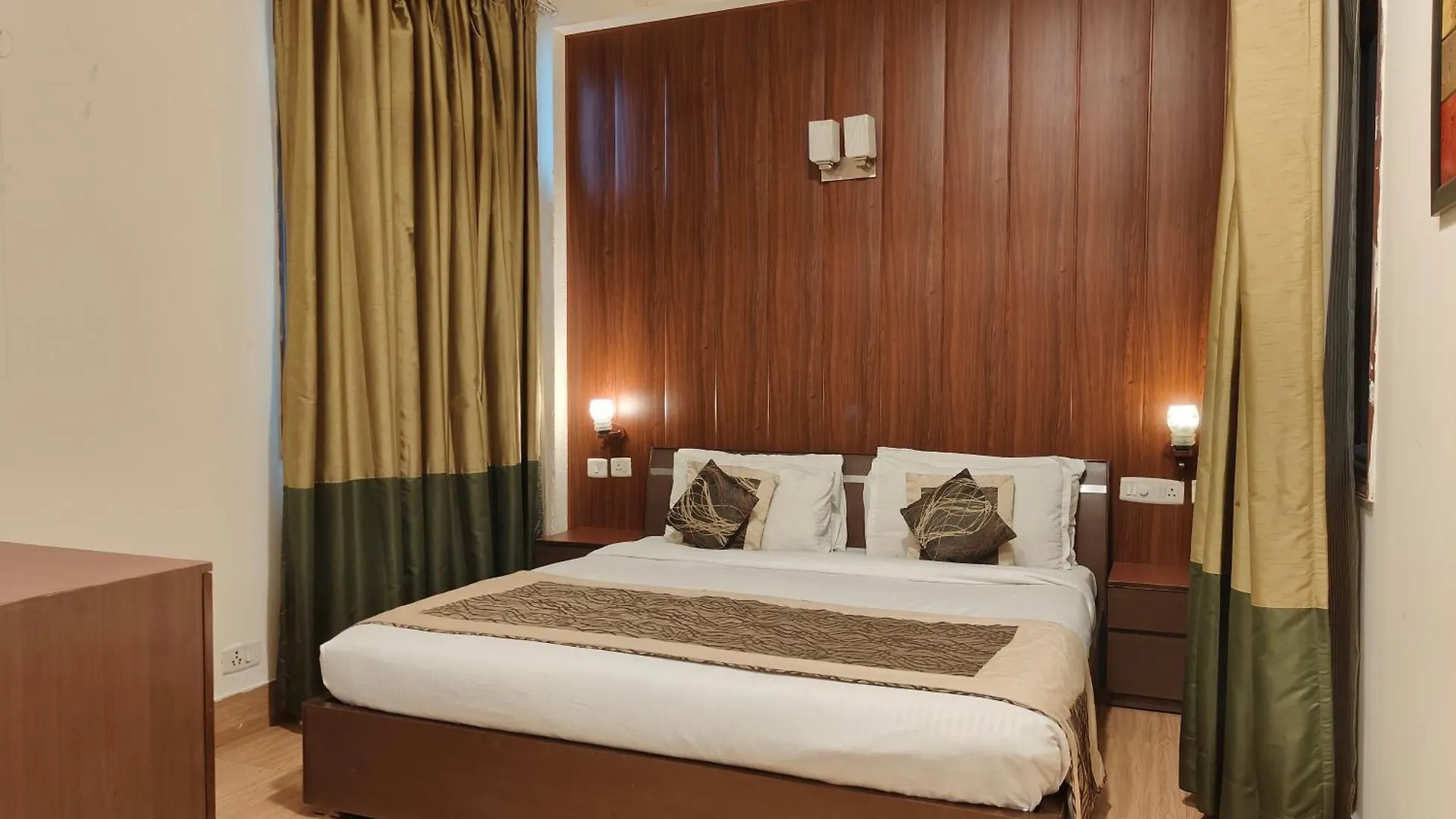 Guest house Tavisha Villa Golf Course Mg Road Gurgaon