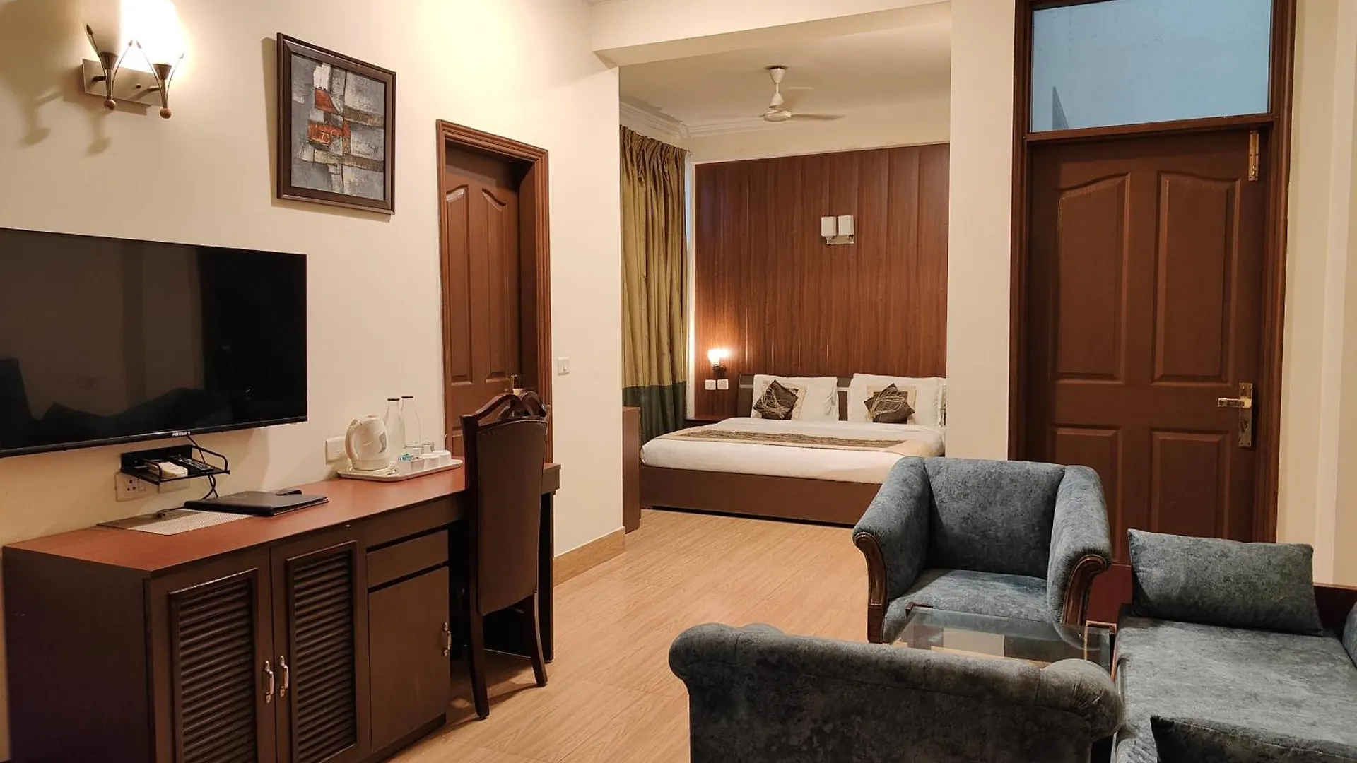 Guest house Tavisha Villa Golf Course Mg Road Gurgaon