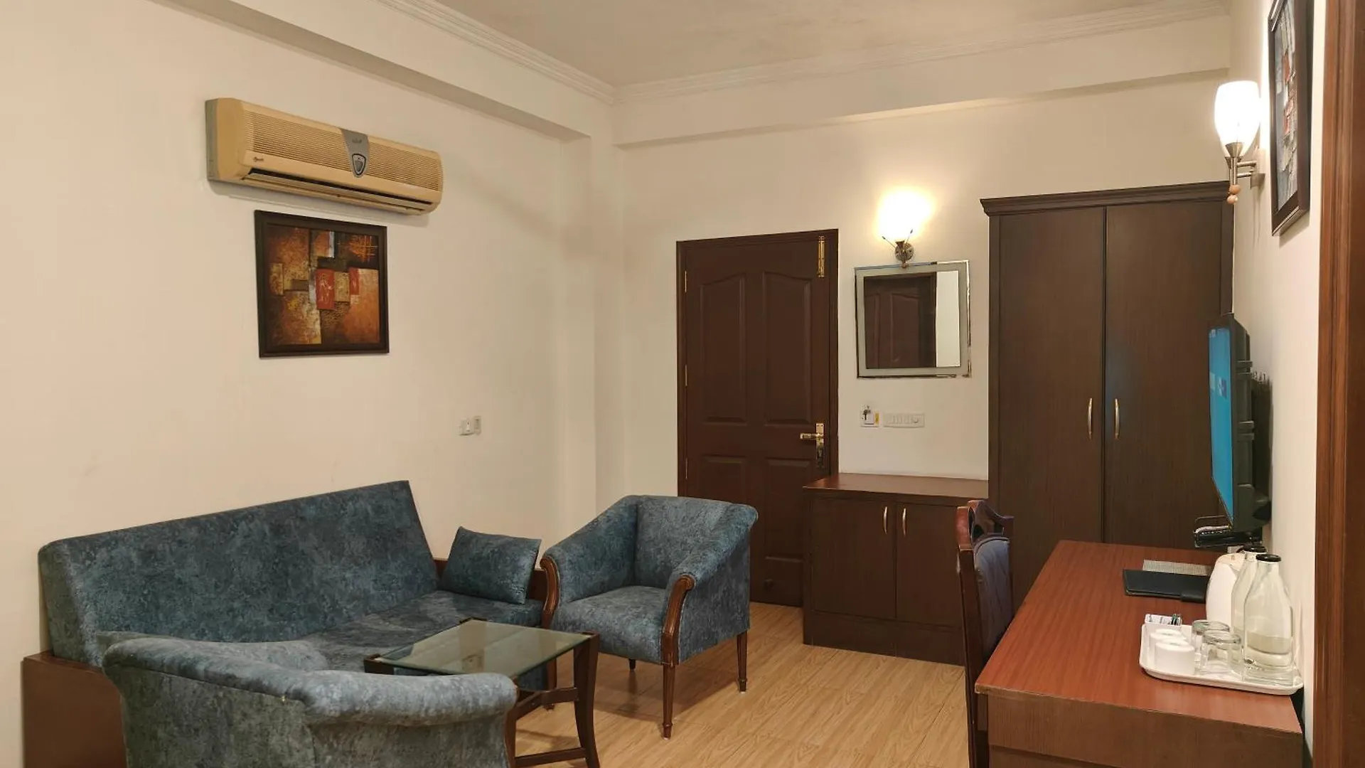 Tavisha Villa Golf Course Mg Road Gurgaon Guest house