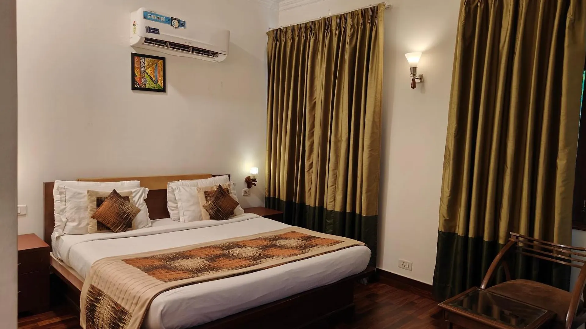 Guest house Tavisha Villa Golf Course Mg Road Gurgaon