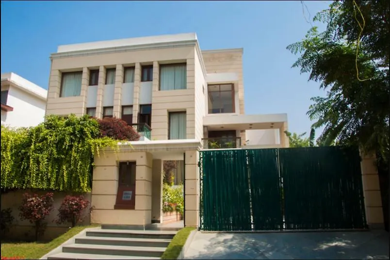 Guest house Tavisha Villa Golf Course Mg Road Gurgaon